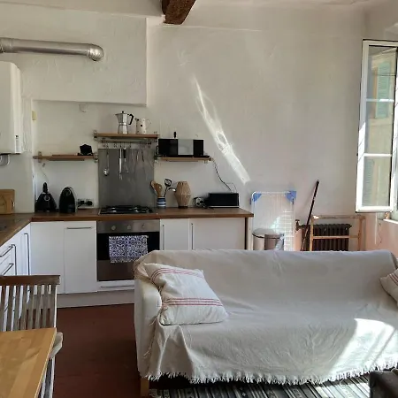 Cosy And Authentic In Old Appartement Antibes