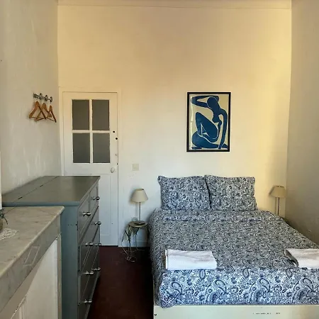 Cosy And Authentic In Old Appartement Antibes