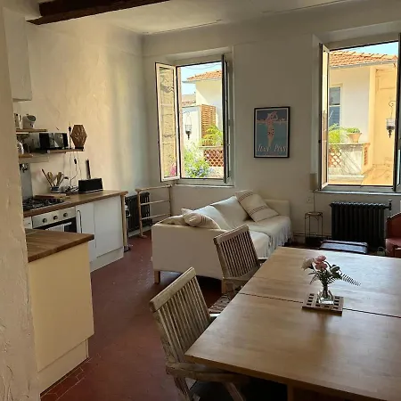 Cosy And Authentic In Old Apartman *
