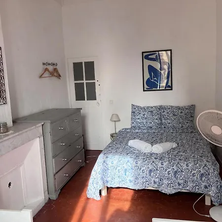 Cosy And Authentic In Old Appartement Antibes
