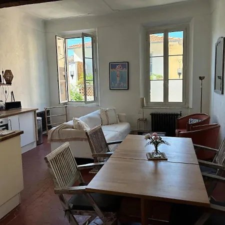 Cosy And Authentic In Old Appartement Antibes