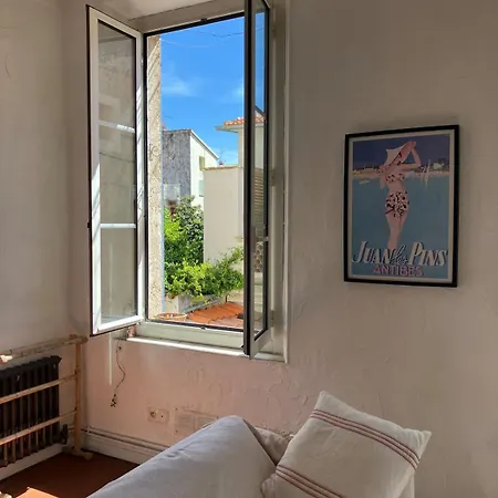 Cosy And Authentic In Old Appartement Antibes