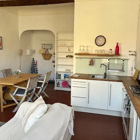 Cosy And Authentic In Old Apartman *